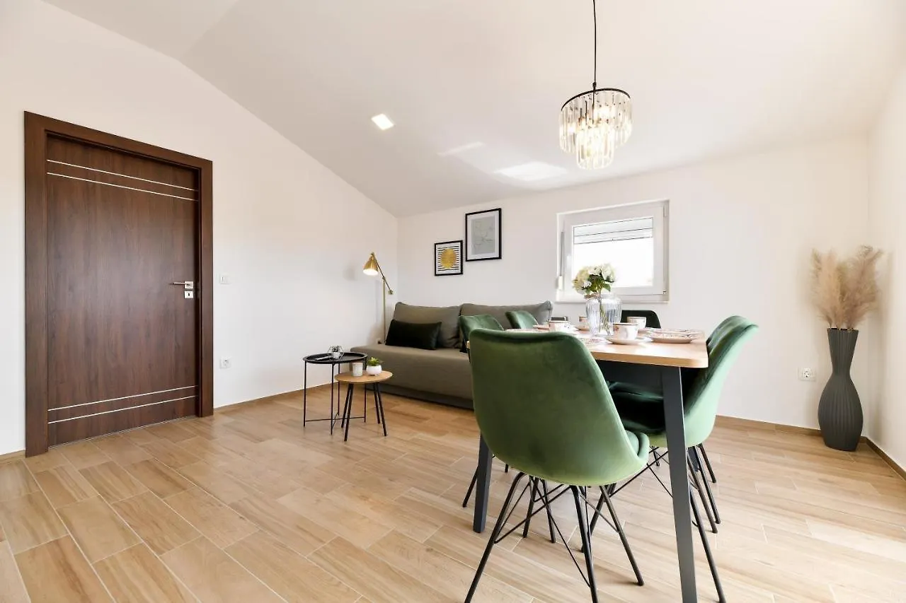 Modern Holiday Apartment 