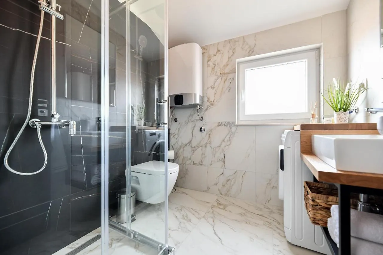 Modern Holiday Apartment 